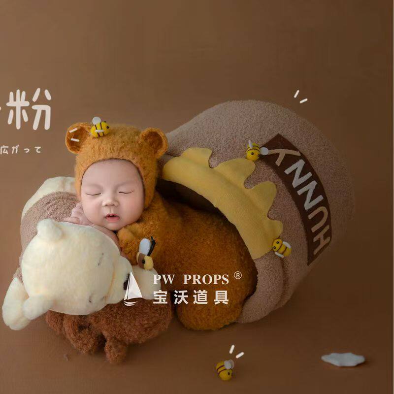 宝沃新生儿摄影道具蜜罐小熊主题满月照服装维尼熊玩偶月子照衣服