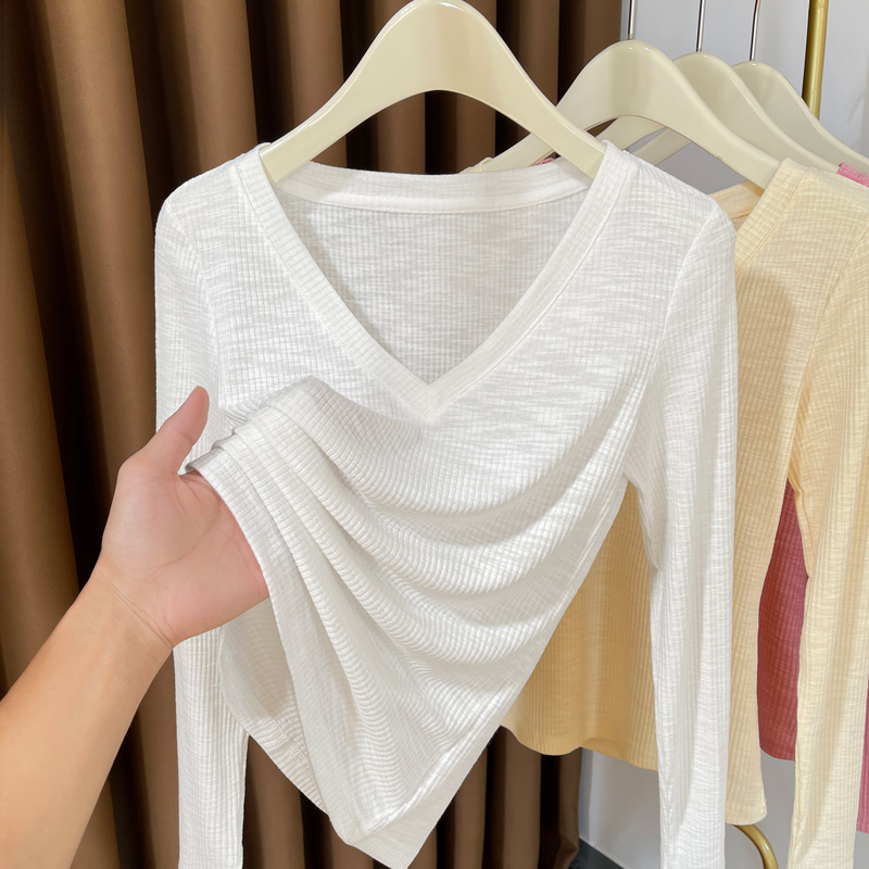 2025新款韩版V领针织薄款打底衫女2025新款低胸长袖叠穿内搭针织