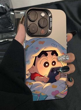 躲被窝小新适用苹果16PRO手机壳iPhone15PROMAX新款华为PURA70情侣MATE70PRO卡通VIVOS9彩银壳RENO13红米K80