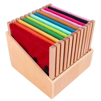 幼儿园生活区材料大班操作区区域投放G蒙氏教具衣饰框穿衣训练玩