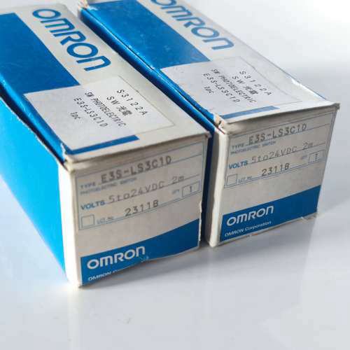 E3S-LS3C1D 光电传感器  2个×299议价