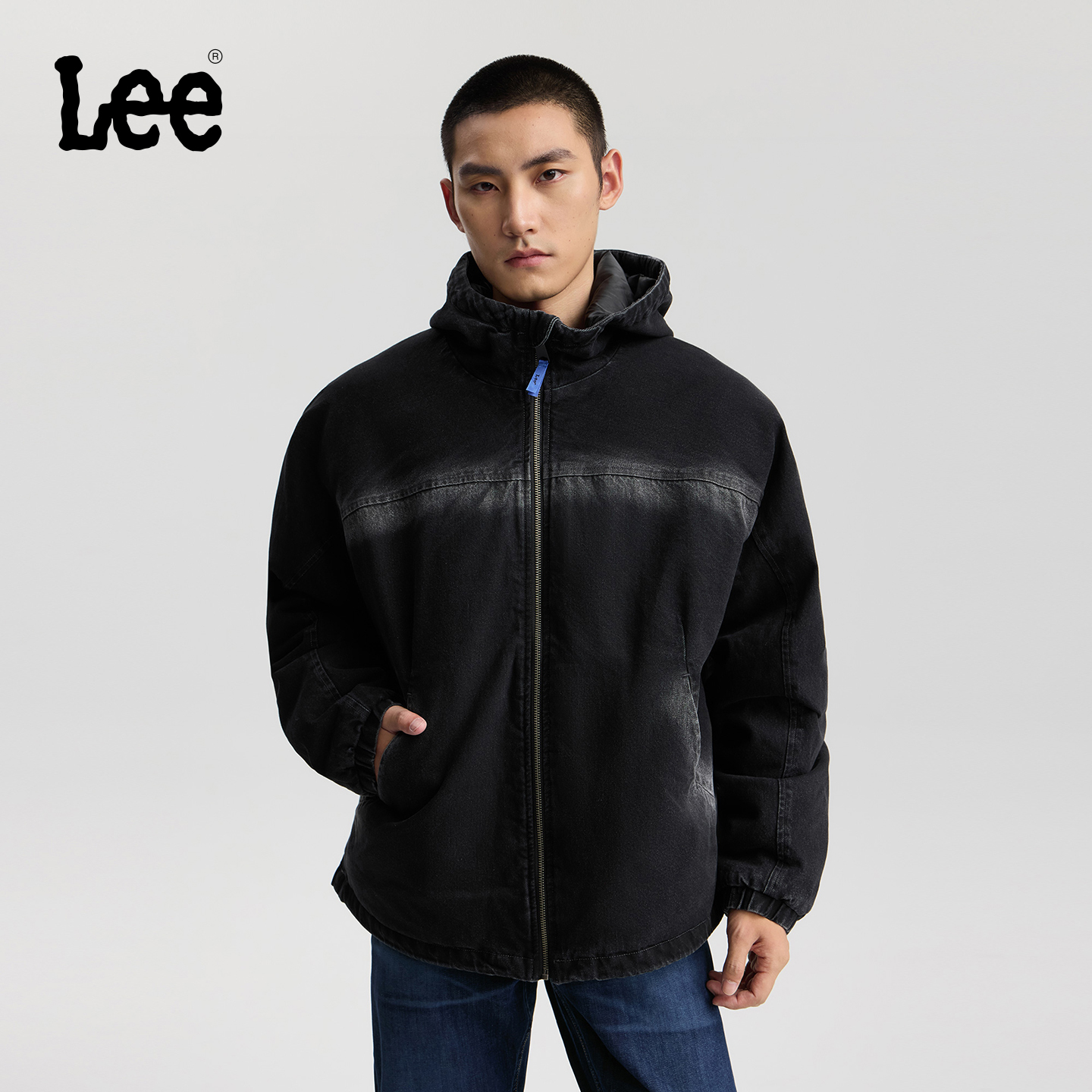 Lee商场同款25秋冬新品舒适版连帽连肩袖设计黑灰色男牛仔羽绒服
