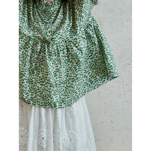 复述绿藤蔓印花 舒适棉质 高腰线细褶大摆木耳领短袖娃娃衫上衣