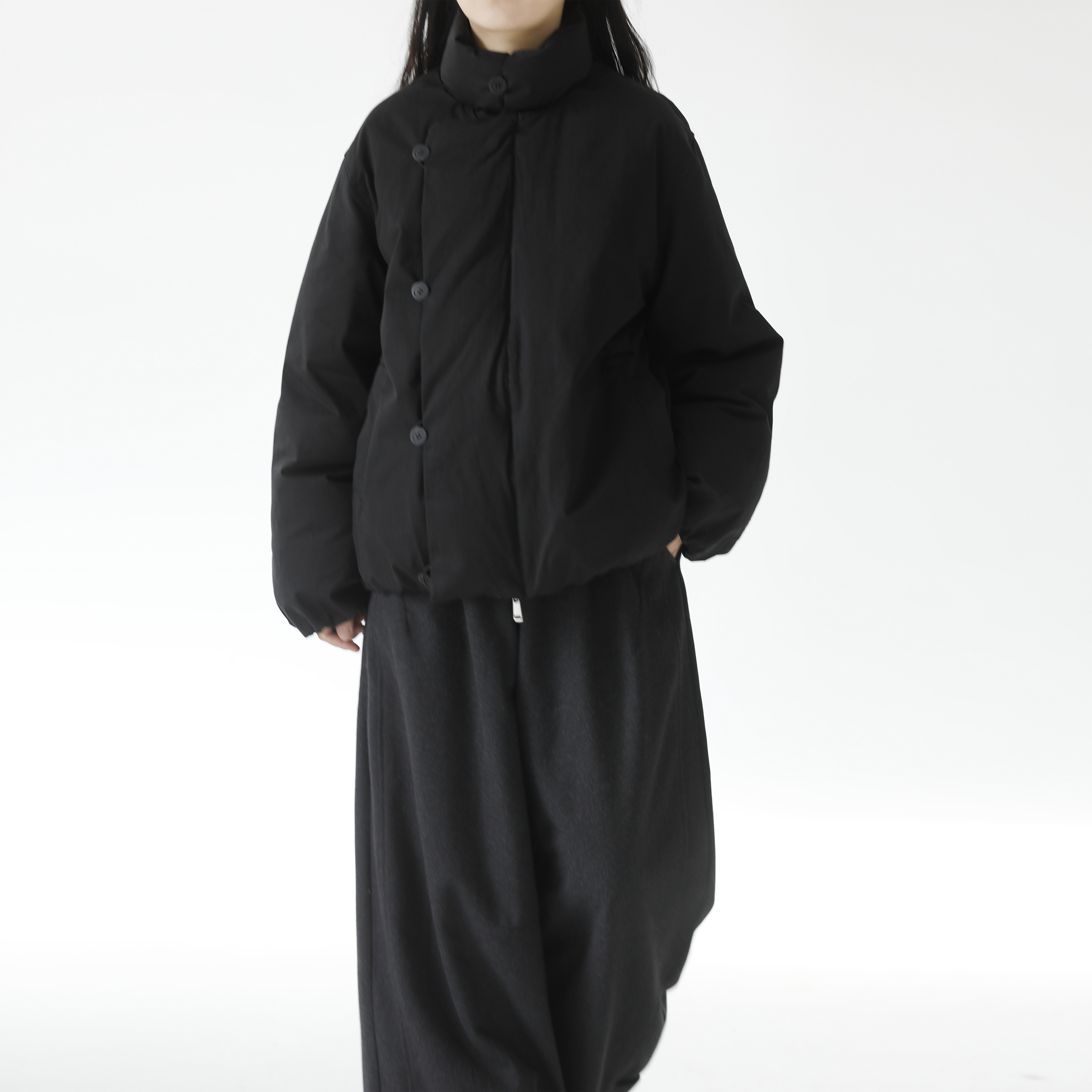 复述棉质斜纹面料短款羽绒服 立领侧系扣厚实简约黑色羽绒服外套,女装/女士精品,羽绒服,淘宝优惠券,粉丝福利购,淘宝优惠卷