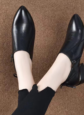 春季鞋子新款休闲百搭软底舒适女鞋时尚压花格皮粗跟低跟单鞋AYQ