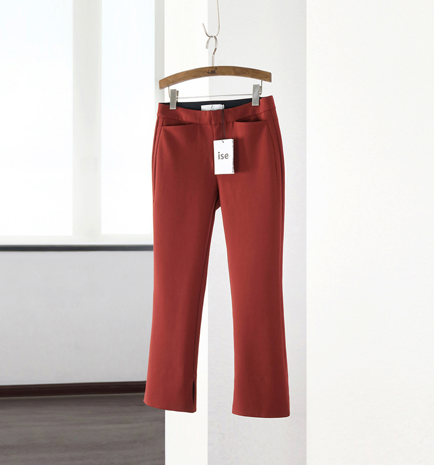 ise专柜正品 枣红色显瘦微喇叭脚口开叉九分裤P1740601-989