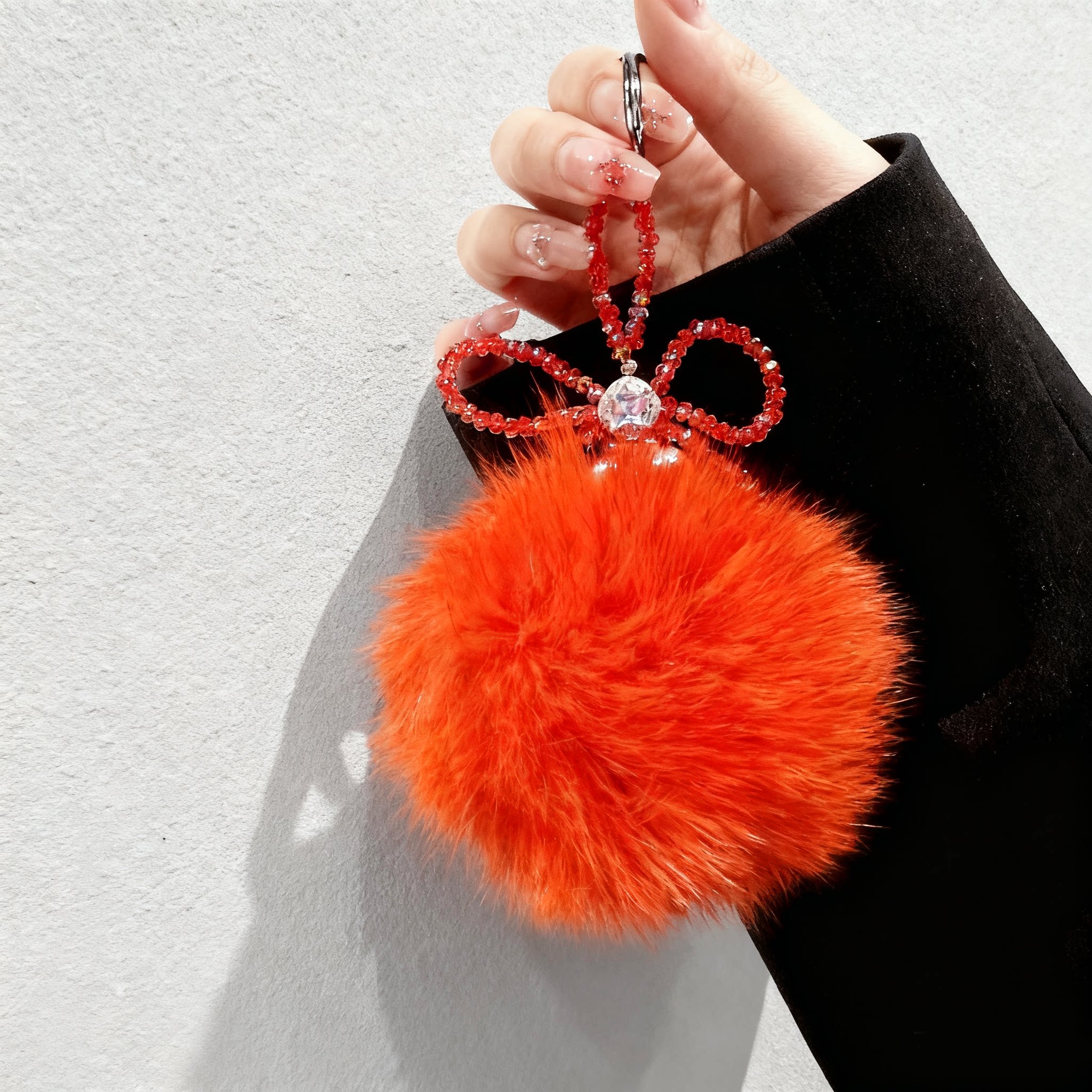 轻奢小众狐狸毛球手机挂绳独特好看精致短款手腕链高级感蝴蝶结水晶链条钥匙挂件秋冬包包小众不撞款手机挂绳