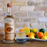 Европейская прямая почтовая рассылка Тито Тито ручной водка 700 мл 40% импортированный винный вкус уникальный и мягкий