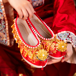 国风秀禾婚鞋 古风汉服婚鞋 新中式 红色新娘鞋 女坡跟增高软底绣花鞋