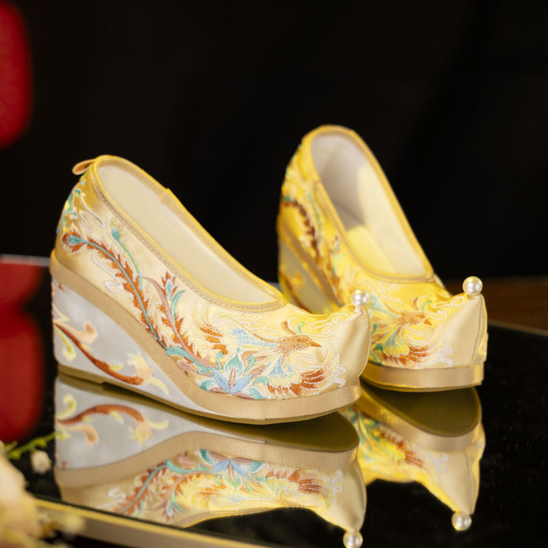 古风婚礼婚鞋女金色坡跟汉服鞋小个子增高翘头新娘鞋中式秀禾婚鞋