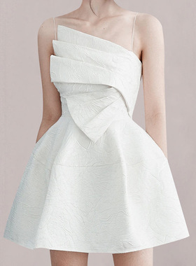 白色吊带小礼服女2025新款气质名媛生日派对年会设计感蓬蓬裙9490