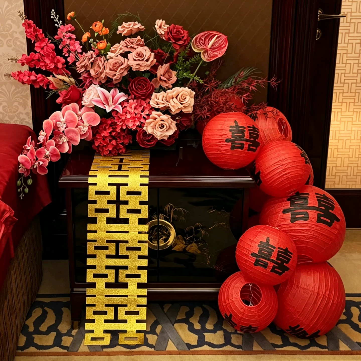 金色长条喜字婚房布置新娘晨袍