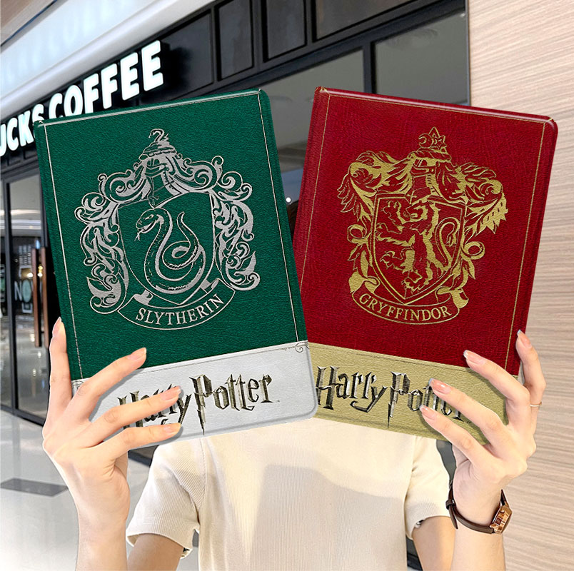 内壳软硅胶材质。舒适手感，四角防摔。