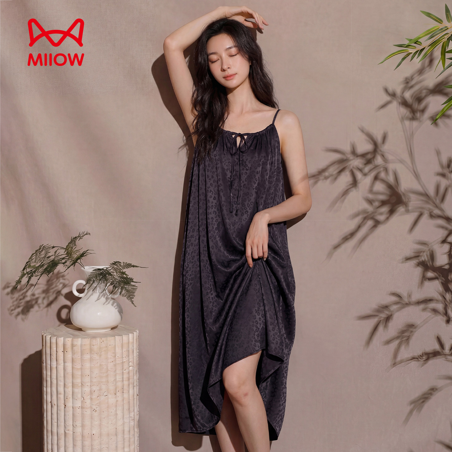 猫人夏季凉感冰丝吊带长款睡裙女款高级感带胸垫薄款可外穿睡衣ZS图片