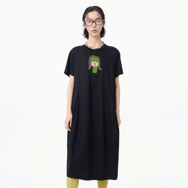 圆领合体肩、可爱印花、口袋