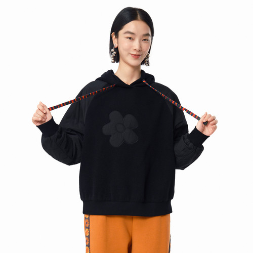 连帽 花朵绣花 横向宽裥条