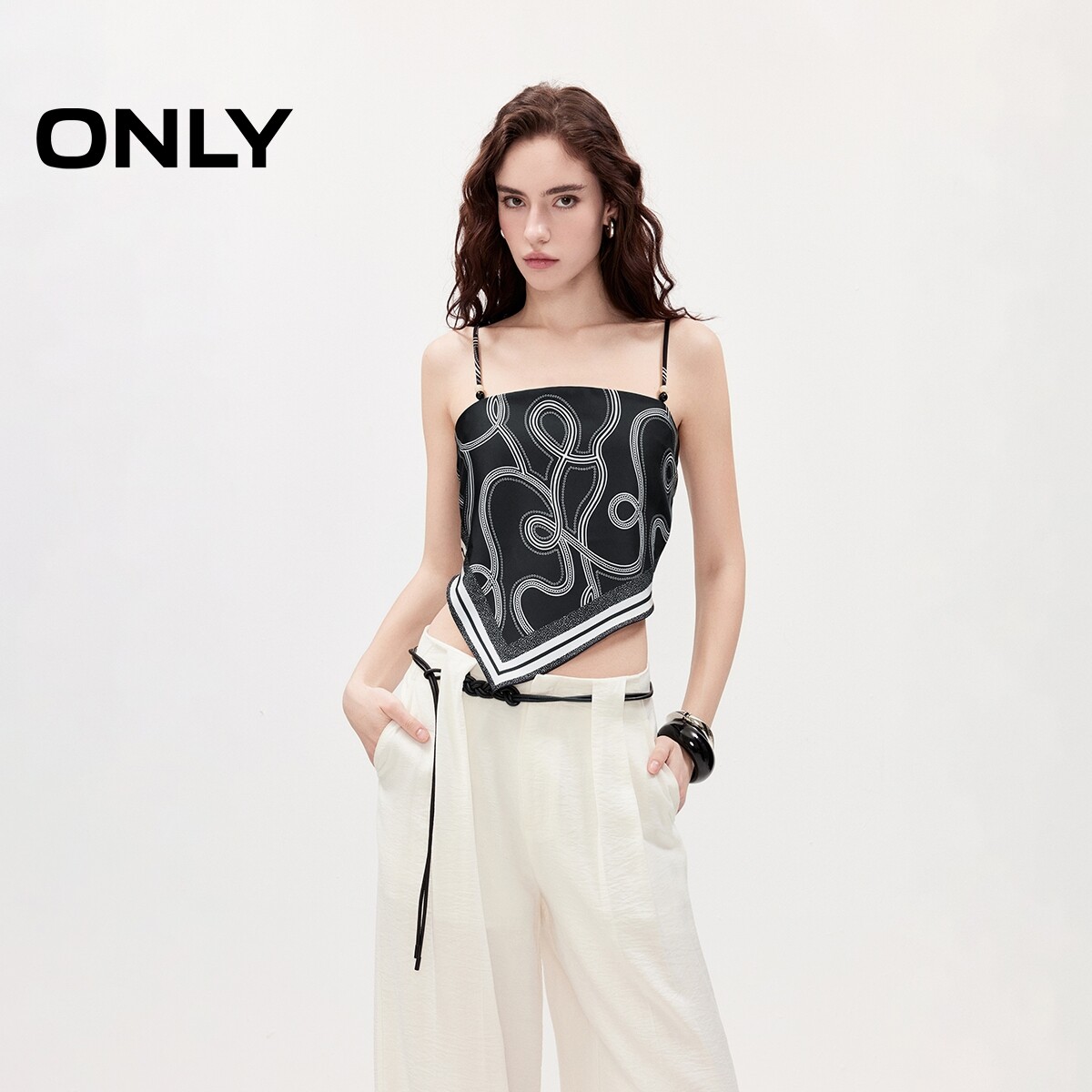 ONLY2026夏季新款随性慵懒复古印花设计绑带丝巾吊带雪纺衫女