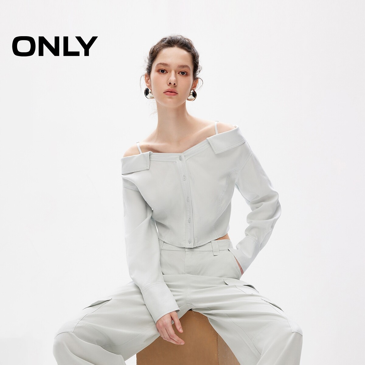 ONLY奥莱夏季时尚设计感露肩吊带长袖短款衬衫女