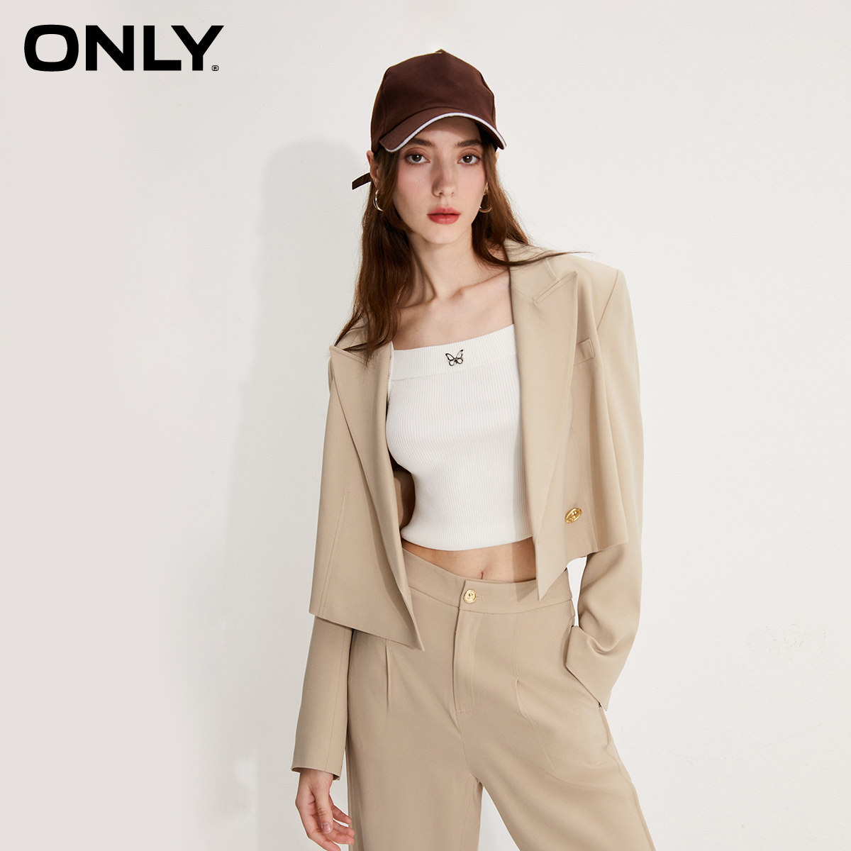 【ONLY奥莱】春夏新款时尚通勤风精致纽扣短款直筒西服女