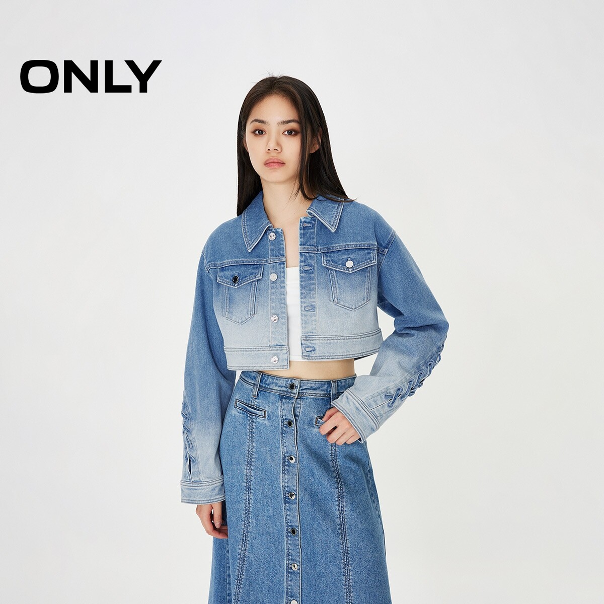 【ONLY奥莱】秋季新款时尚设计感渐变宽松短款牛仔外套女图片
