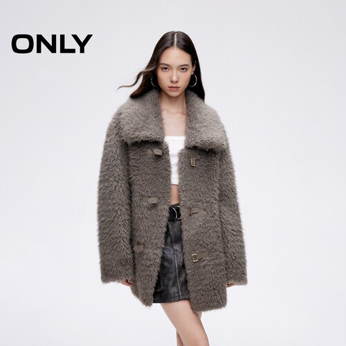 ONLY保暖落肩宽松翻领毛绒棉服