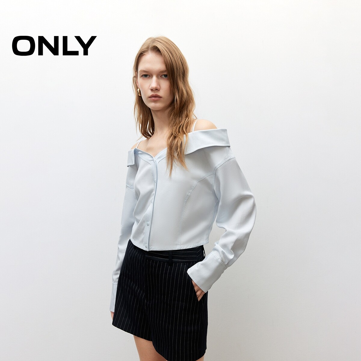 【ONLY奥莱】春夏莱赛尔亲肤透气一字露肩束腰绑带短款长袖衬衫女