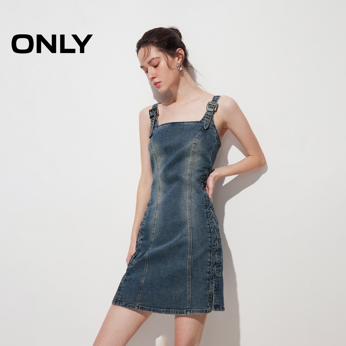 【ONLY奥莱】夏季新款做旧磨白收腰牛仔吊带短裙连衣裙女