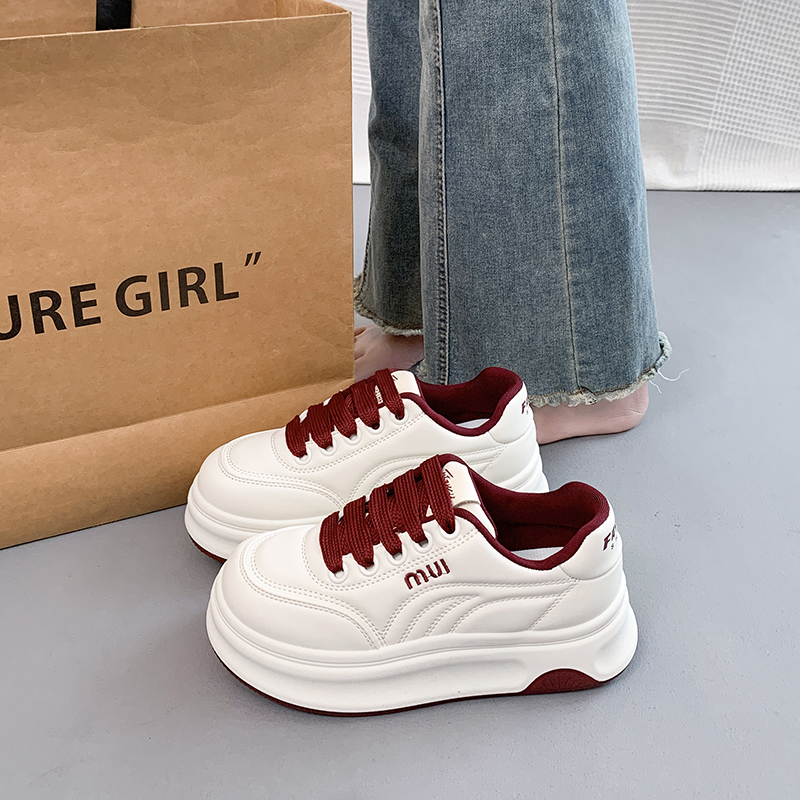 新款百搭圆头皮面小白鞋女板鞋