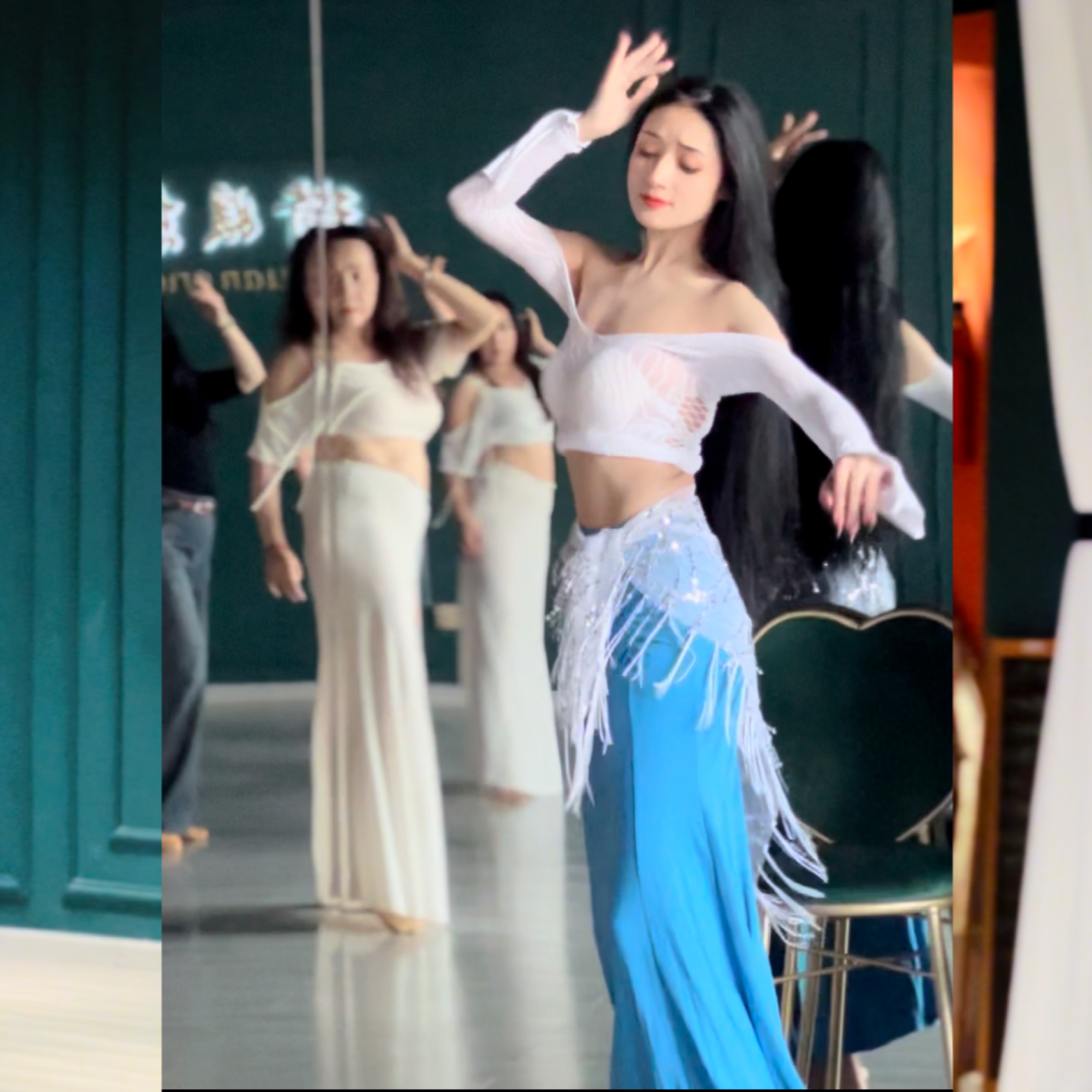 悦梦风璐肚皮舞练功服上衣臀巾长裙性感套装长袖套装透气白蓝