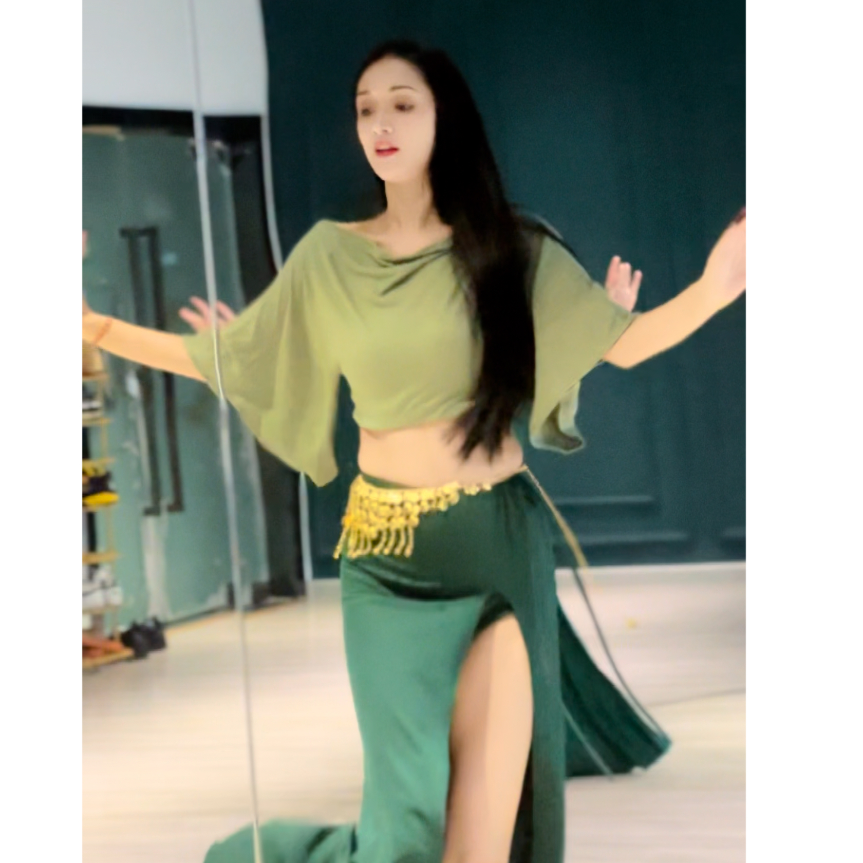 悦梦风璐肚皮舞鼓舞练习服初学者性感长裙套装练功服仙女款绿色