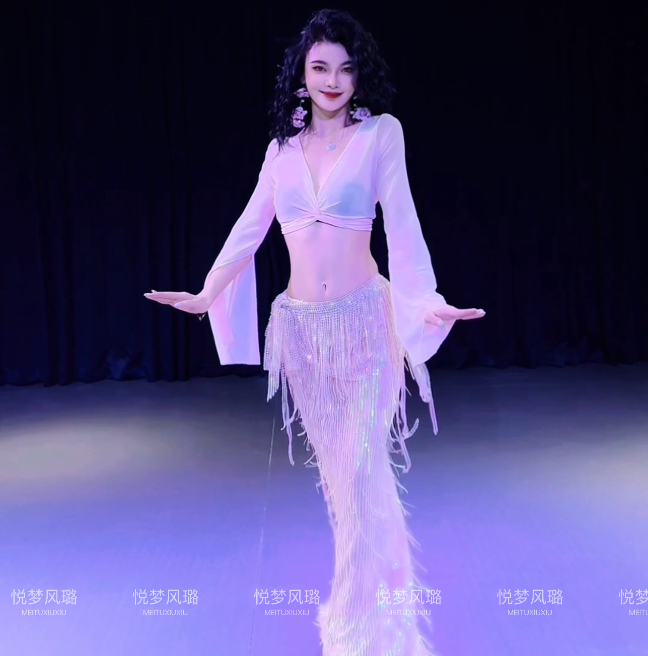悦梦风璐肚皮舞新款套装演出服班服性感气质练功服粉色流苏裙初学