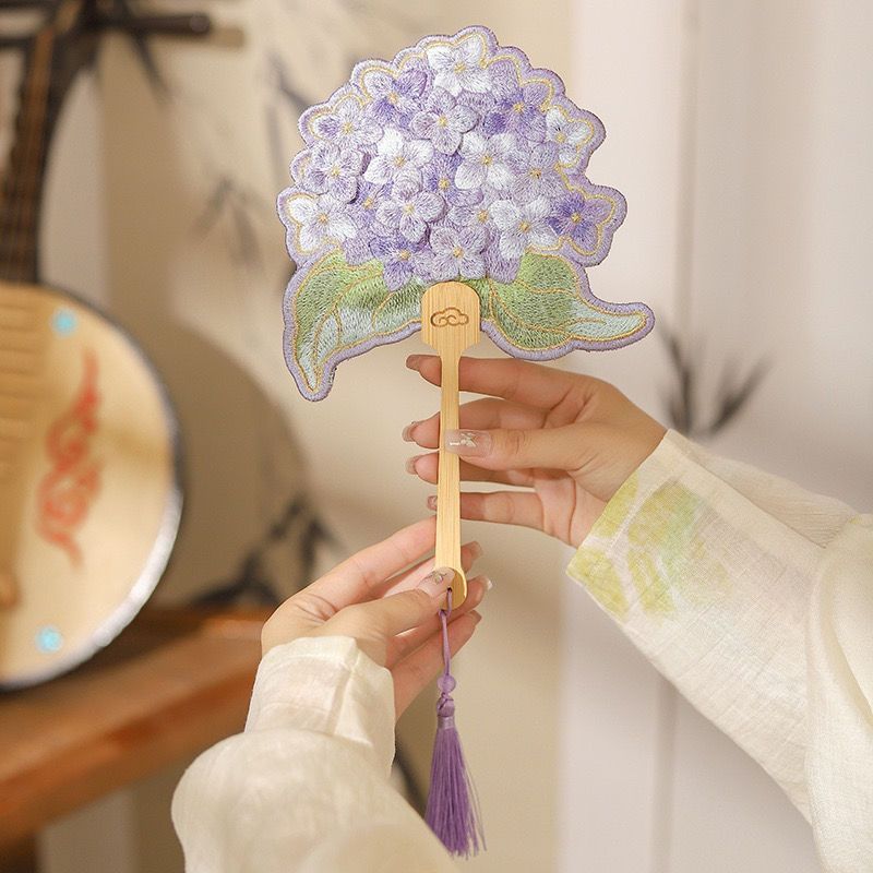 手摇扇饰品刺绣荷花扇子古风宫廷花朵扇簪花仕扇跳舞国风摄影团扇