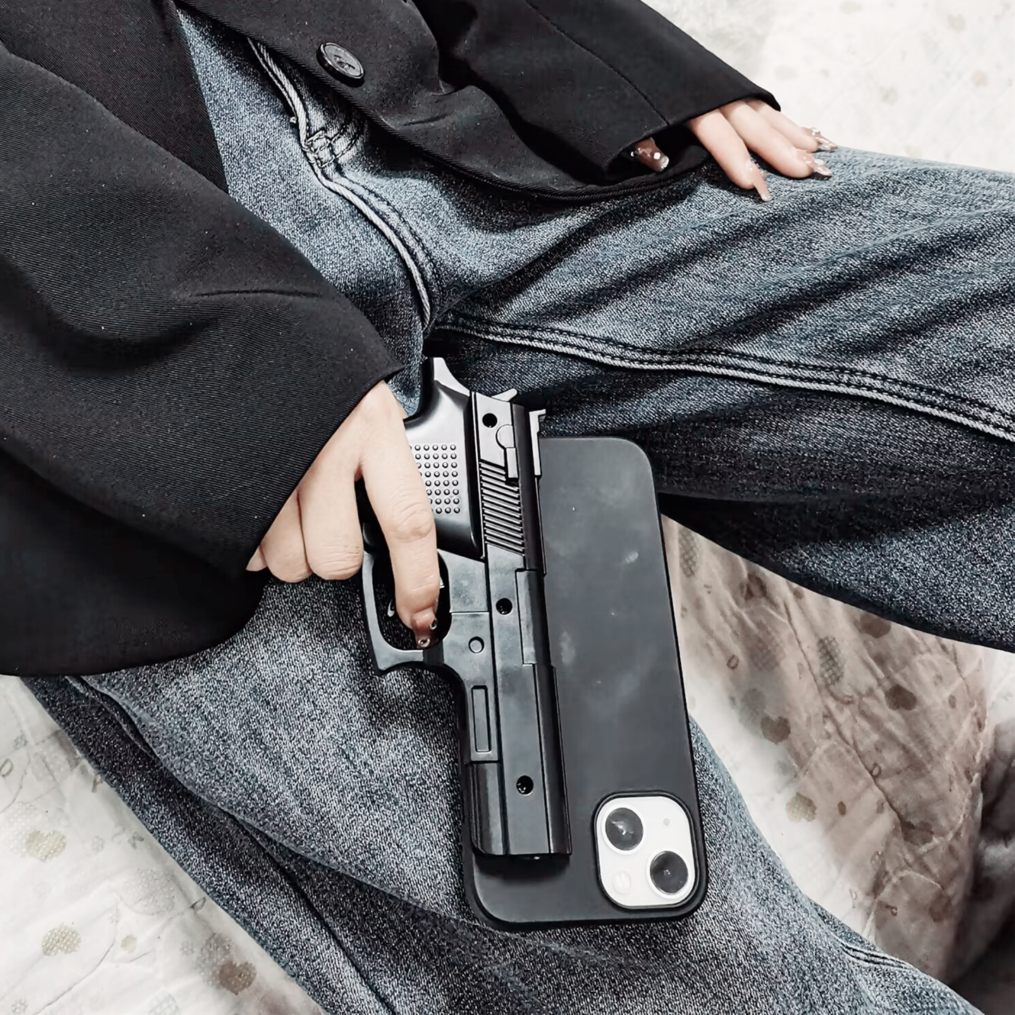 稀奇古怪的手枪型手机壳