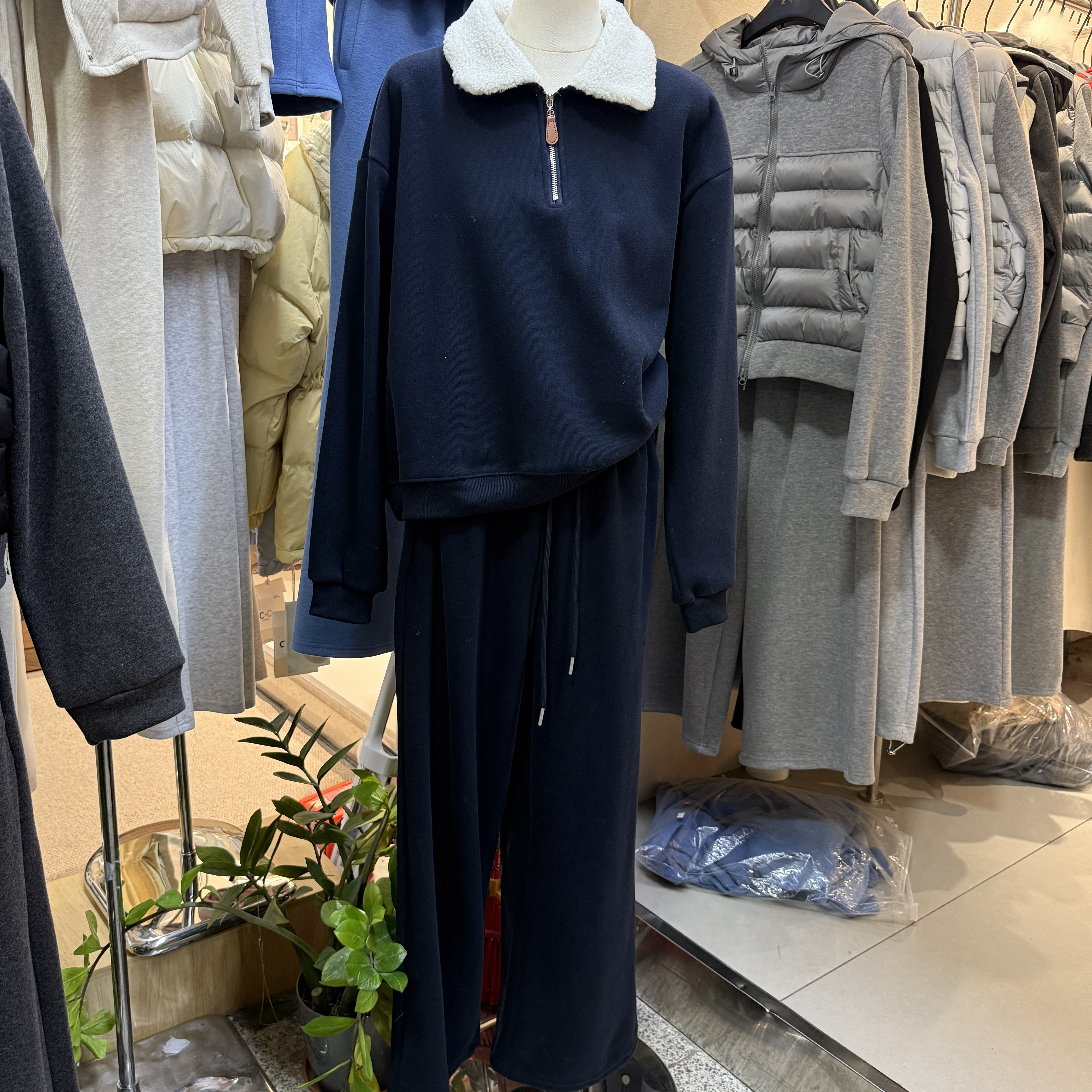 韩版加绒翻领休闲卫衣阔腿裤套装