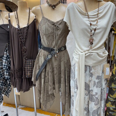 复古设计感显瘦吊带连衣裙女