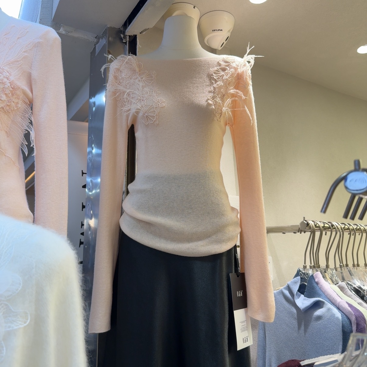 秋季韩版时尚圆领立体花朵蕾丝衫