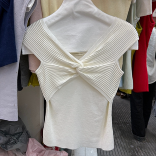 简约V领扭结褶皱无袖 时尚 T恤k26155w89 韩版 十三行拿货2026春新款