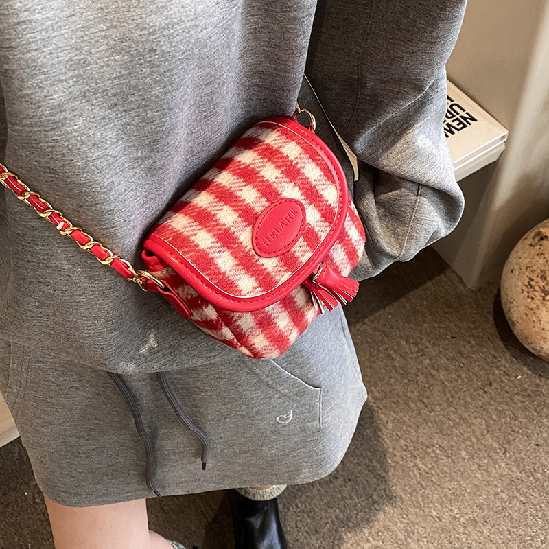 红色迷你小包包女2025新款秋冬毛呢格子小众设计斜挎包超火口红包