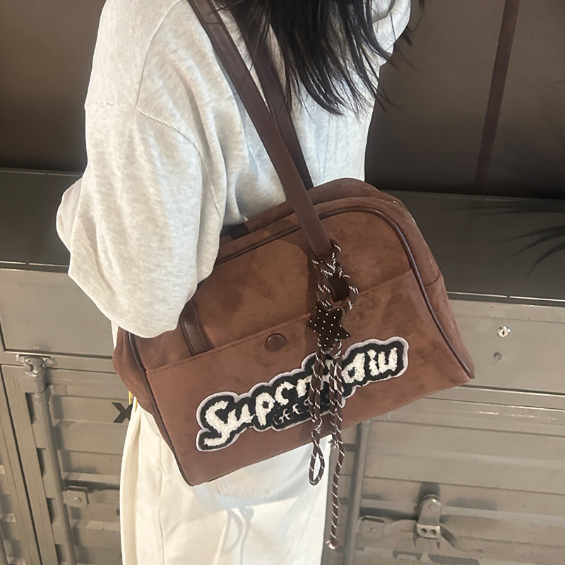 麂皮绒印花字母腋下包包女2025新款秋冬复古休闲单肩包手提通勤包