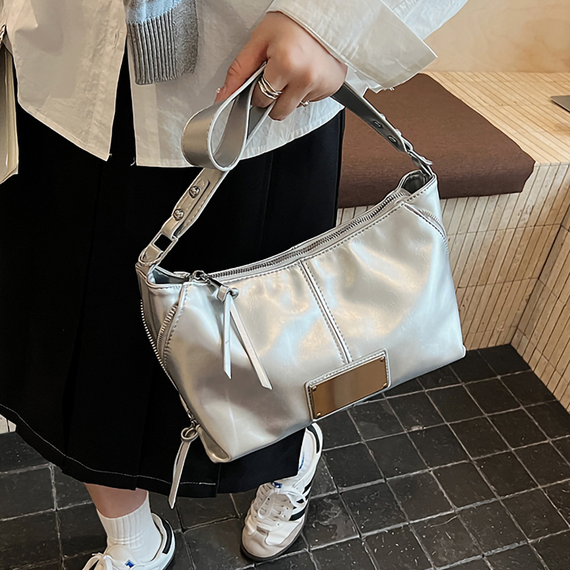 超火小众银色包包女2025新款时尚手提腋下包大容量百搭斜挎饺子包