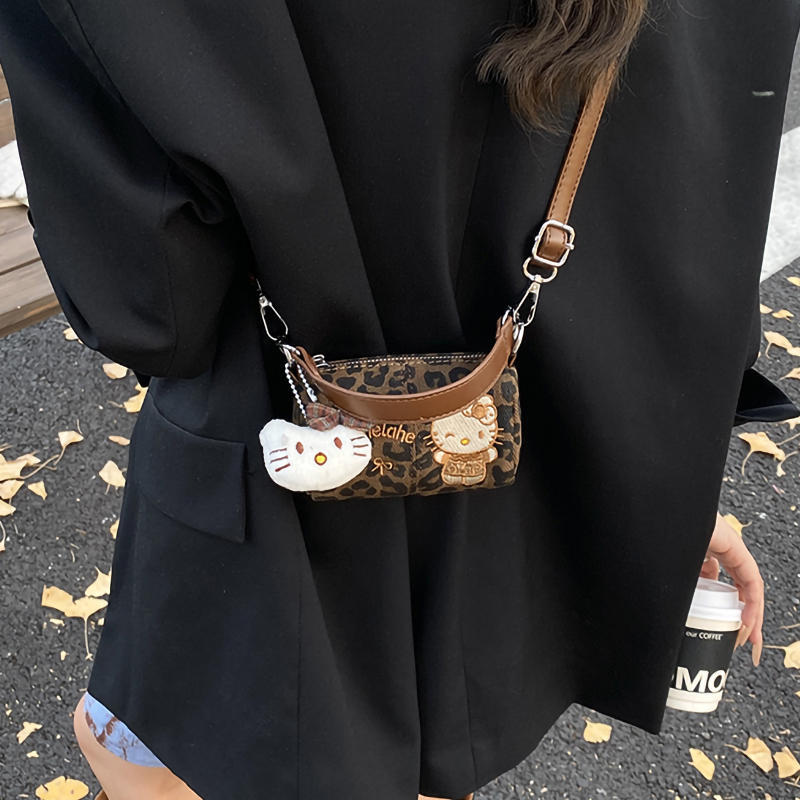 复古超火豹纹斜挎小包包女2025新款卡通可爱迷你手提枕头包手机包