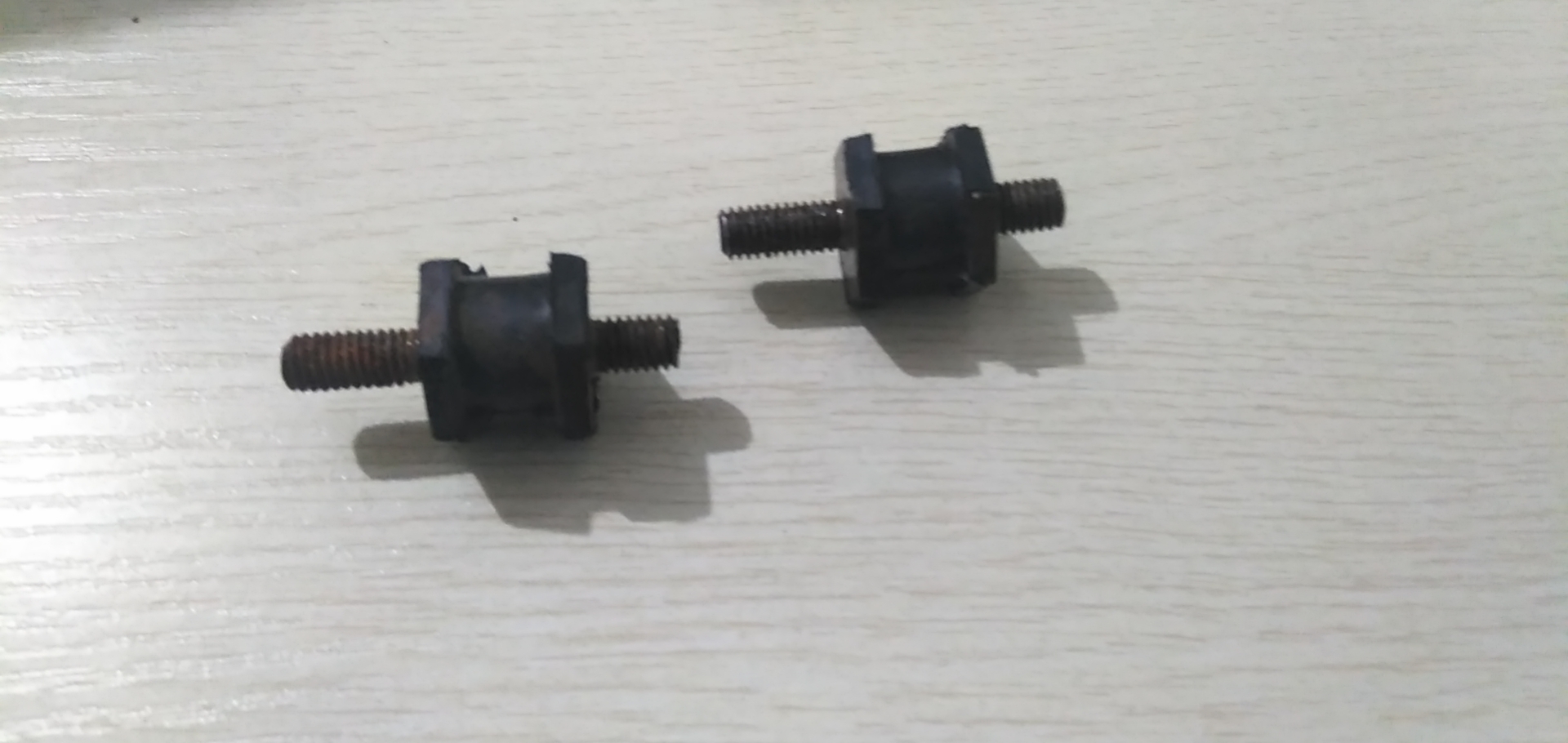 华泰圣达菲宝利格中冷器胶墩 中冷箱支架 胶垫 双头螺丝正品特价