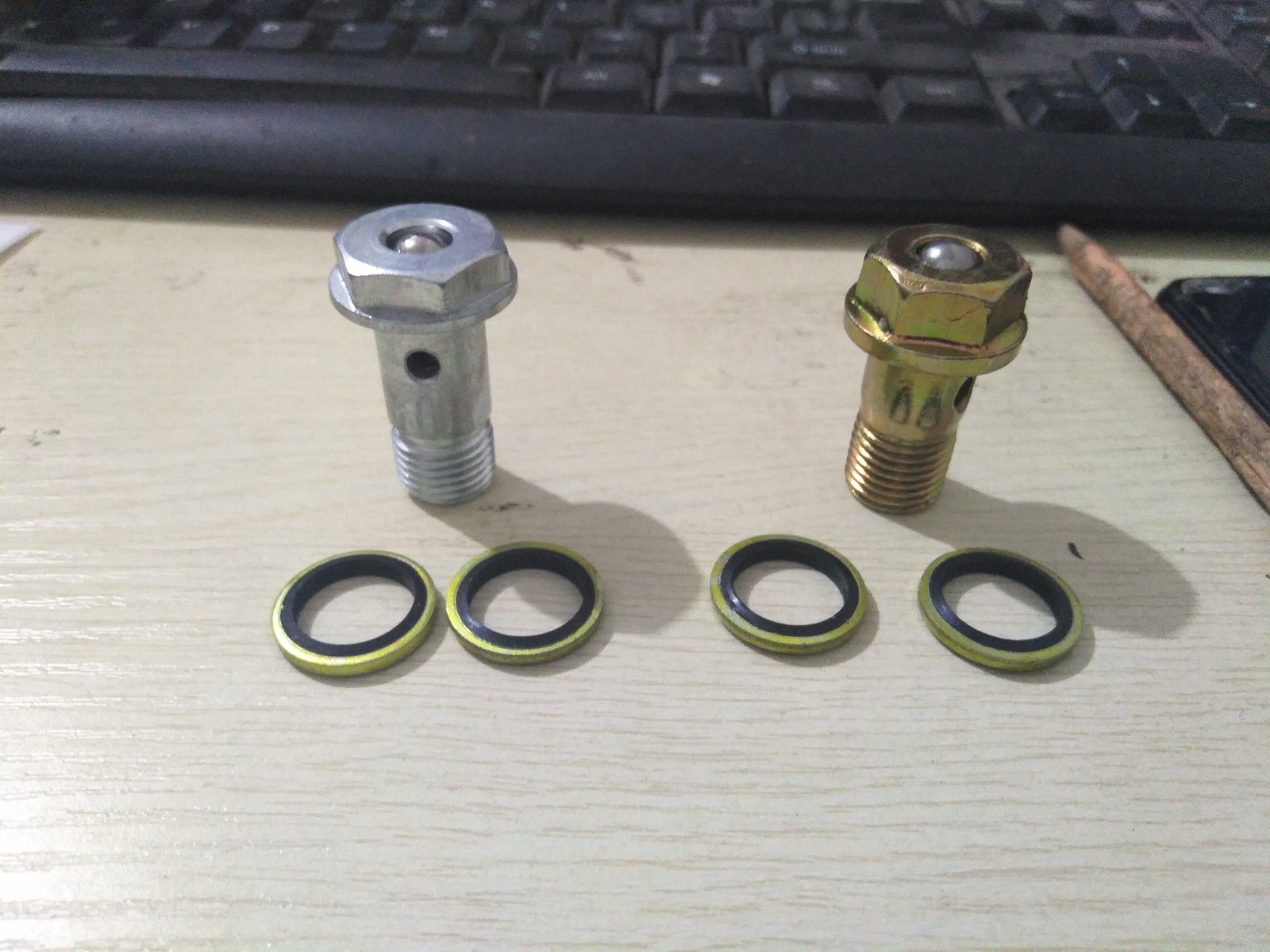 华泰圣达菲2.0T柴油D4EA柴滤总成底座空心螺丝通气螺丝 柴滤螺丝