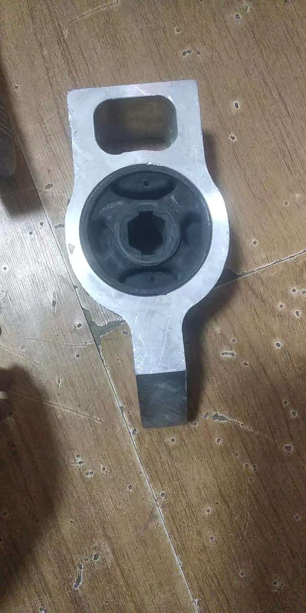 原厂配套华泰路盛e70/e80前下悬挂胶套华泰e70下摆臂胶套大胶套