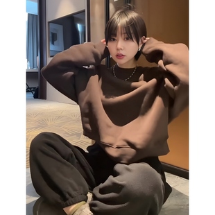 慵懒风圆领短款加绒加厚重磅卫衣女款2025新款秋冬宽松小个子上衣