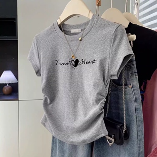 灰色短袖t恤女短款2026新款夏季字母半黑白爱心修身显瘦正肩上衣