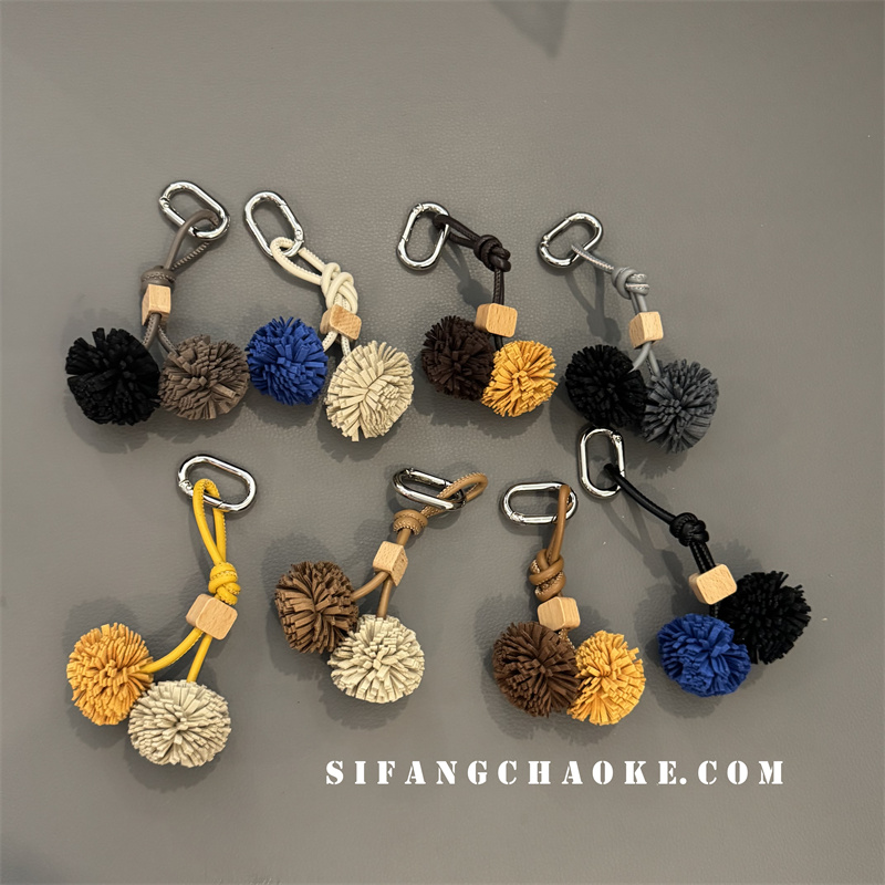 miu系包包挂件钥匙扣挂饰miu风小红书包配饰球球PU创意车钥匙链