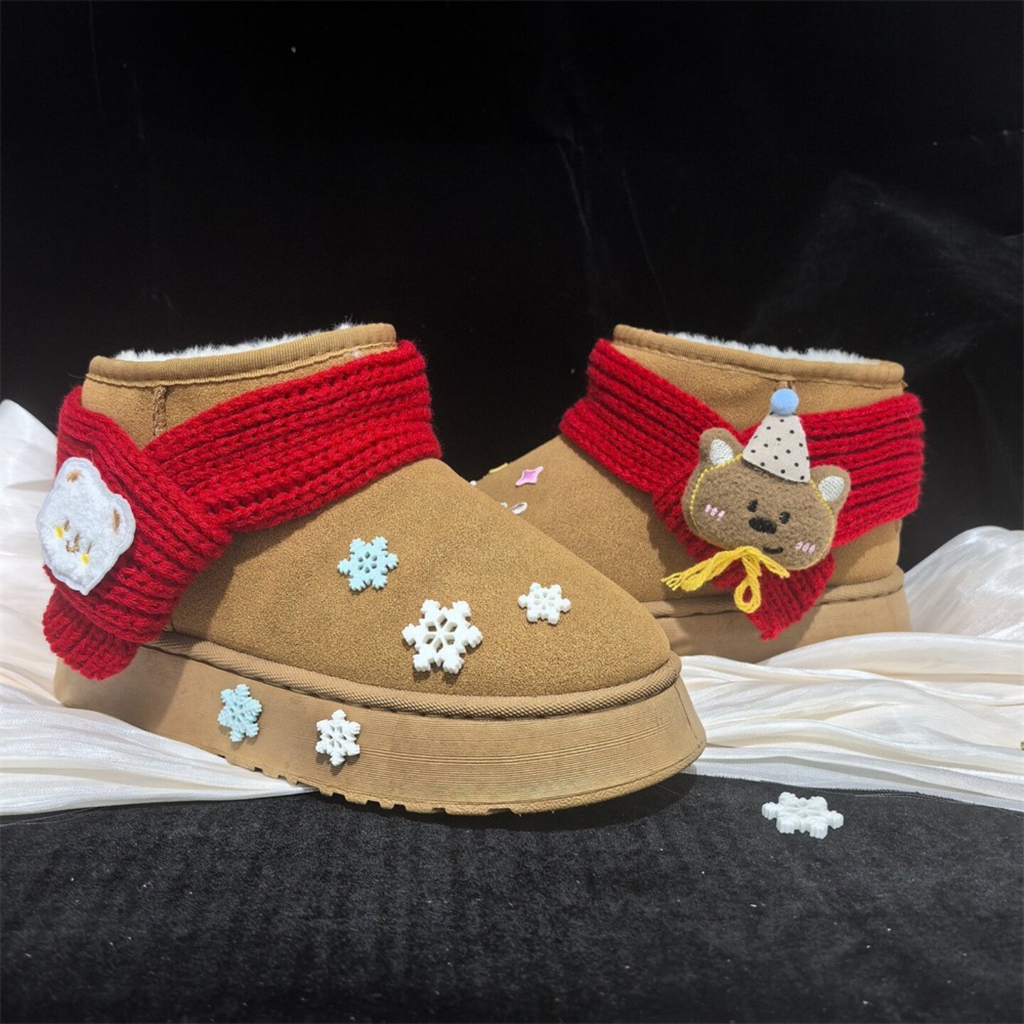 新年红色氛围感雪地靴装饰毛绒小熊配饰冬季可爱卡通圣诞雪花鞋花