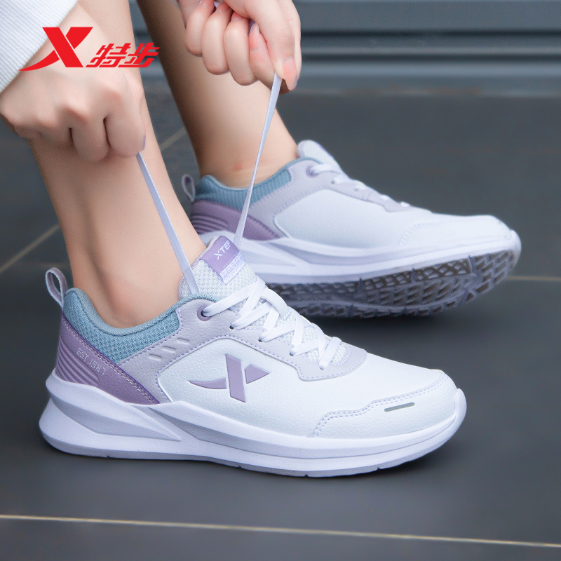 特步女鞋皮面保暖运动鞋女款