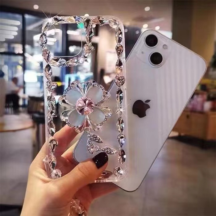 适用苹果15promax手机壳四叶草潮iphone13mini菱形手链镶水钻14plus硅胶少女神奢侈i12防摔高档ins风11保护套